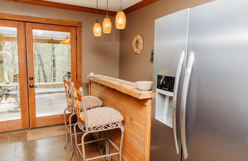 Tie Plant Haus | Newly remodeled home 4 Bedroom 3 Bath in private setting minutes from lake