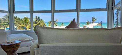Discovery Bay Wohnung | Newly Remodeled Luxury Beachfront 2-Bedroom Condo