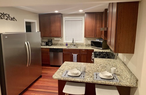 Taylor Run Haus | Newly Remodeled! Near Old Town - 2 metros - Solar Home away from home 1600sq