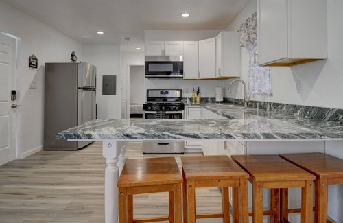 Raynolds Addition Haus | Newly Remodeled Private Casita