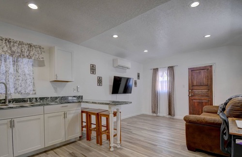 Raynolds Addition Haus | Newly Remodeled Private Casita