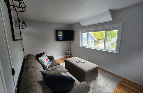 Fairport Harbor Wohnung | Newly Remodeled - Quiet 1 Bedroom Apartment with View of Lake Erie