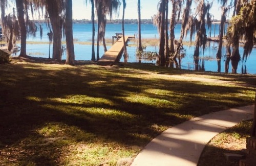 Putnam Hall Haus | ** NEU RENOVIERT ** SEEFRONT COTTAGE. GANZER NEUER DOCK MIT HERRLICHEN SUNSETS