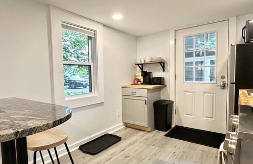 Southwest Harbor Wohnung | Newly Renovated 1BR APT in Downtown SWH! [Fogline]