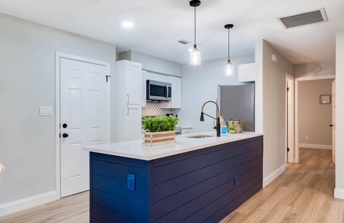 Orlando Haus | Newly renovated 2 Bed, 2bath home with private fenced in backyard.