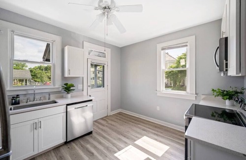 Glen Echo Haus | Newly renovated 4BRs NEAR UNIVERSITY & STADIUM Free Parking