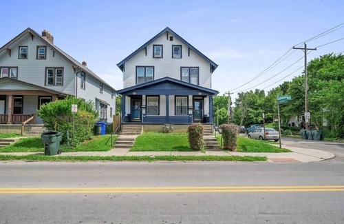 Glen Echo Haus | Newly renovated 4BRs NEAR UNIVERSITY & STADIUM Free Parking