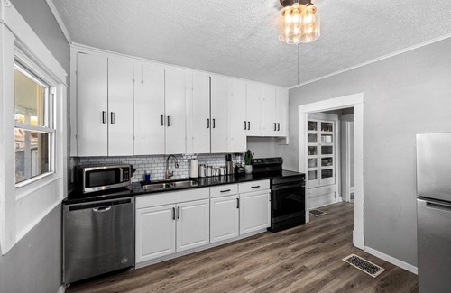 Old North Columbus Haus | Newly renovated 6 BRs OSU Stadium&Expo, 2 FREE PARKING