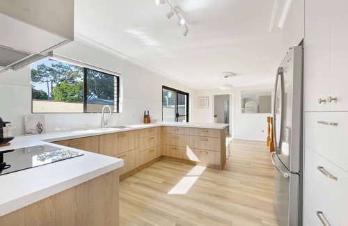Woorim Haus | Newly Renovated Bribie Beach House with Pool