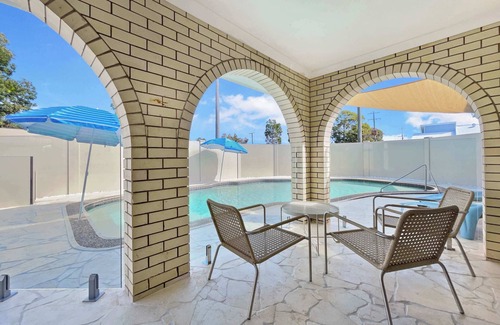 Woorim Haus | Newly Renovated Bribie Beach House with Pool