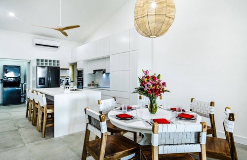 Rio Seco Wohnung | Newly Renovated, Beachfront, 3 bed Condo on Exclusive Langosta Beach!