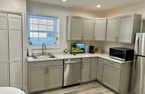 Newington Haus | Newly Renovated & Bright 2BR, Family-Friendly, Near DC