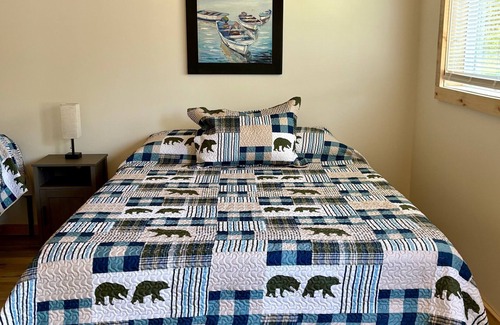 Oscoda Kabine | NEWLY RENOVATED! Cozy cabin with WiFi and AC in charming Oscoda