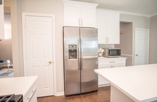 Johns Creek Haus | Newly Renovated, Cozy, and Modern 4 Bedroom House