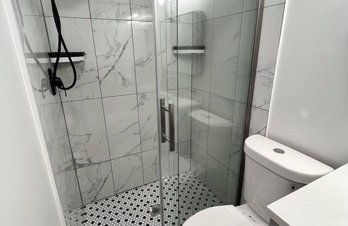 Annandale Haus | Newly Renovated Double BR w/Private Bath. Access to full Kitchen & Washer/Dryer.