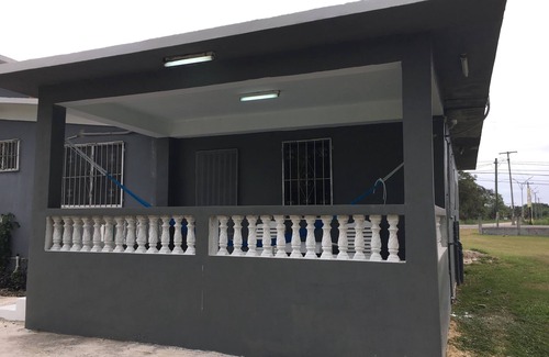 Corozal Wohnung | Neu renoviertes Haus 1/4 Meile von der Karibischen See auf 10 Hektar tropischen