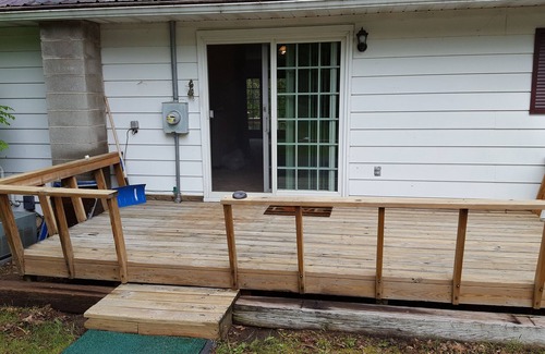 Beulah Haus | Neu renoviert in 2017/2018! Großes 2-Morgen-Los. Viele Parkplätze! Hat eine Klimaanlage!