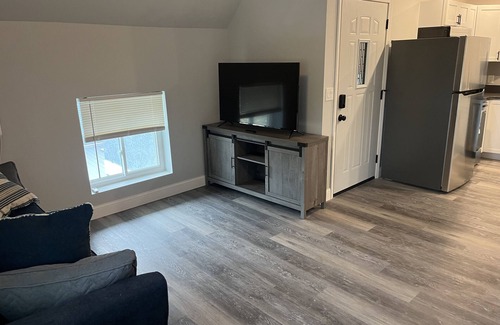 Elroy Wohnung | Newly Renovated Large 1 Bedroom