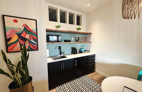 Lakeside Wohnung | Newly renovated, modern Lakeside apartment. Great location all year.