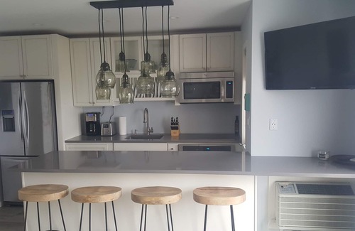 Montauk Eigentumswohnung | Neu renovierte Montauk Oceanfront Condo Schritte zum Strand, Angeln, Golf & Stadt!