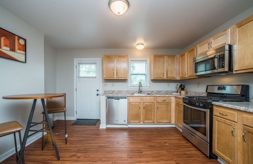 Carnegie Haus | ⭐️Newly Renovated Perfect 4 Business and Leisure $5 Express to Steeler Game