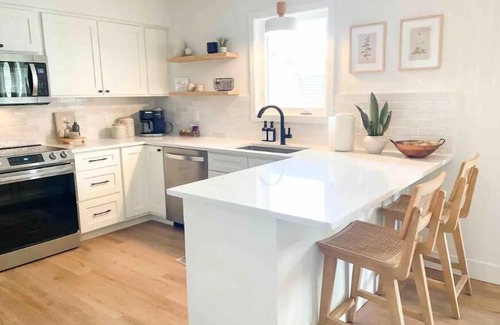 Greenville Haus | Newly Renovated, Quiet Home