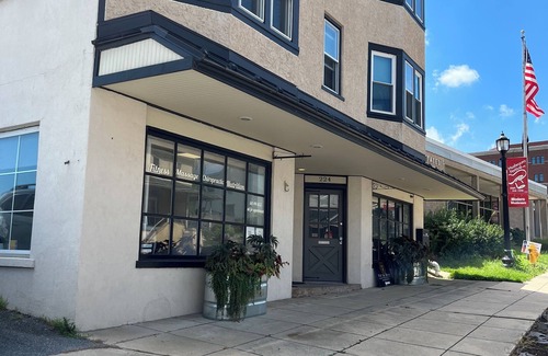 Kennett Square Wohnung | Newly renovated in the heart of Kennett Square. 3 miles from Longwood Gardens