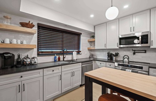 Rochester Hills Haus | Newly Renovated 5BR/2.5BA w/ Jacuzzi!