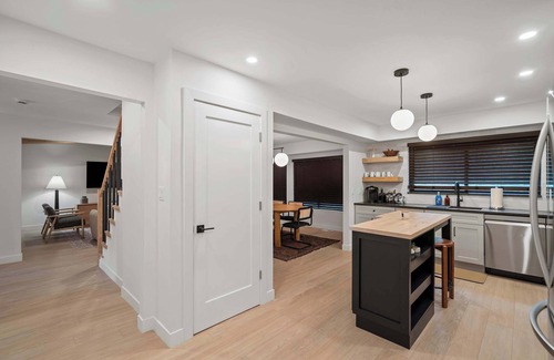 Rochester Hills Haus | Newly Renovated 5BR/2.5BA w/ Jacuzzi!