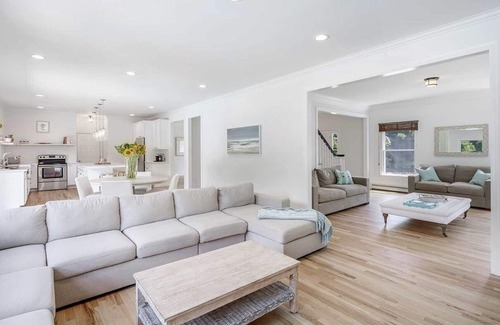 Westhampton Haus | Newly renovated Westhampton escape near beach