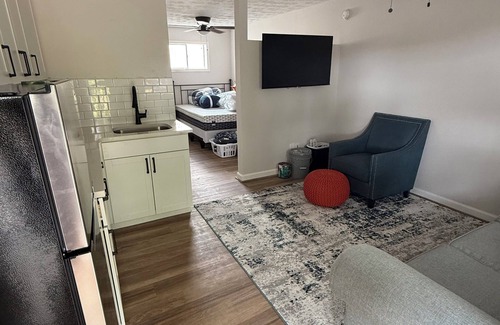 Auburn Eigentumswohnung | Newly updated condo steps from Jordan Hare and downtown Auburn!