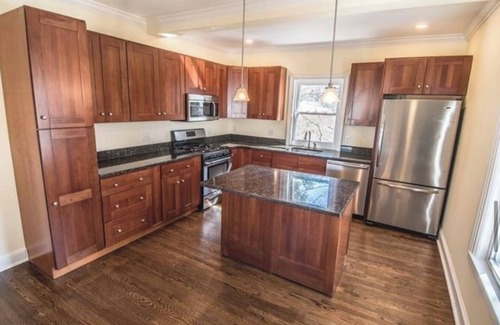 Nonantum Eigentumswohnung | Newly Updated Condo