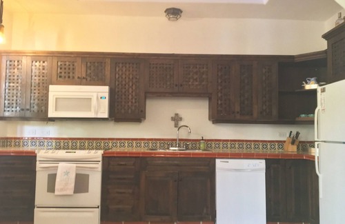 Nopolo Haus | Newly Updated Villa Oceanview in Coveted Founders pets too