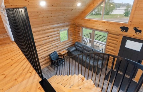 Houghton Kabine | Next to the snowmobile & recreation trails, on portage lake