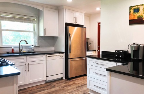 North Decatur Haus | Nice 3bd room Decatur GEM - Near Emory and Downtown