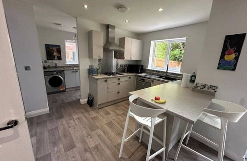 Bolton Haus | Nice 4 bedroom + Free Parking