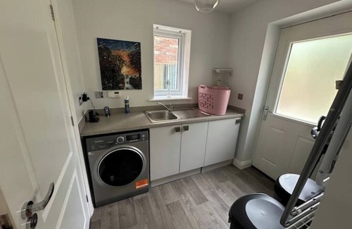 Bolton Haus | Nice 4 bedroom + Free Parking