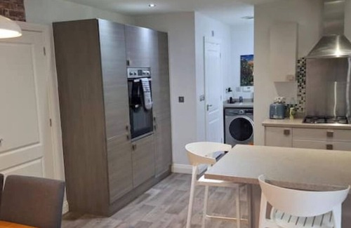 Bolton Haus | Nice 4 bedroom + Free Parking