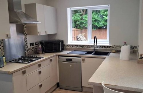 Bolton Haus | Nice 4 bedroom + Free Parking