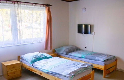 Hradec Kralove Haus | Nice apartment in villa for 12 people with WIFI, TV, patio, pets allowed and parking