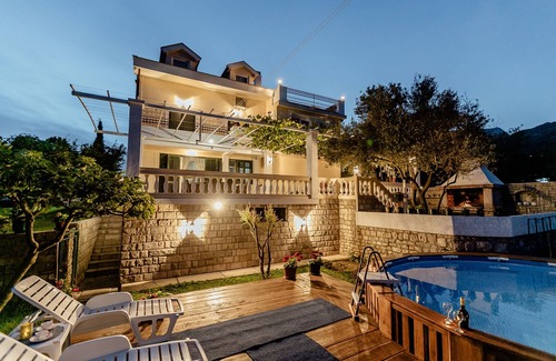 Herceg Novi Wohnung | Nice appartment on the top of hill, without noisy.