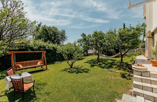 Herceg Novi Wohnung | Nice appartment on the top of hill, without noisy.