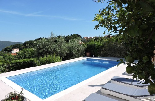 Herceg Novi Wohnung | Nice appartment on the top of hill, without noisy.