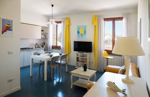 Rimini Historic Center Wohnung | Am Kanalhafen, Blick auf die römische Brücke und das alte Dorf, KOSTENLOSES WIFI, Klimaanlage, Parkplatz