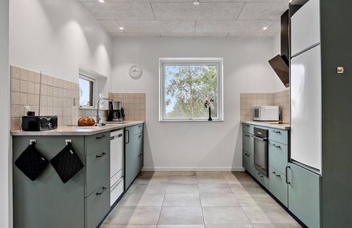 Farvang Haus | Nice home in Fårvang with outdoor swimming pool