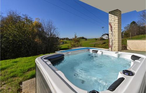 Sveti Juraj na Bregu Haus | Nice Home In Lopatinec With Kitchen