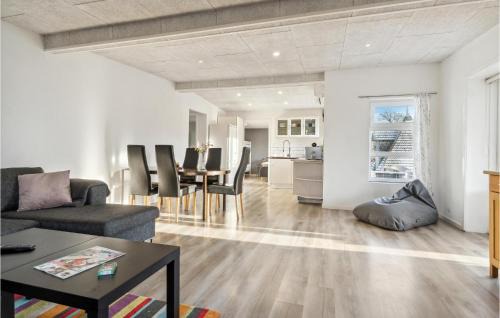Ronbjerg Haus | Nice Home In Roslev With Wifi
