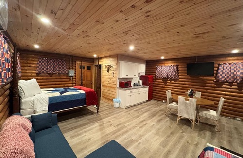 Cambridge Kabine | Nice log cabin on back country road with peace, quiet and the amenities of home