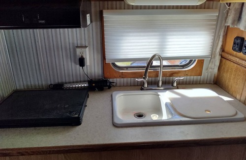 Council Haus | Nice RV with AC in charming Lebanon