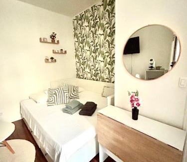 Levallois-Perret Wohnung | Nice studio with a terrace